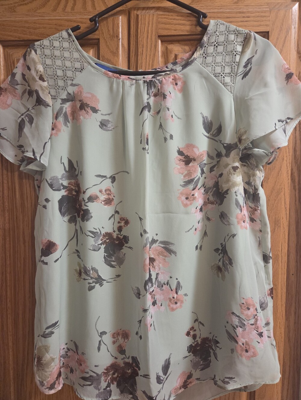 Apt. 9 Mint Green Floral Blouse with Lace Shoulders